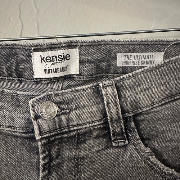 KENSIE THE ULTIMATE HIGH RISE SKINNY GRAY RAW HEM STRETCH JEANS 10/30- Women’s - Picture 3 of 5